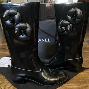 CHANEL Black Camellia Flower Rainboots Sz 7/37